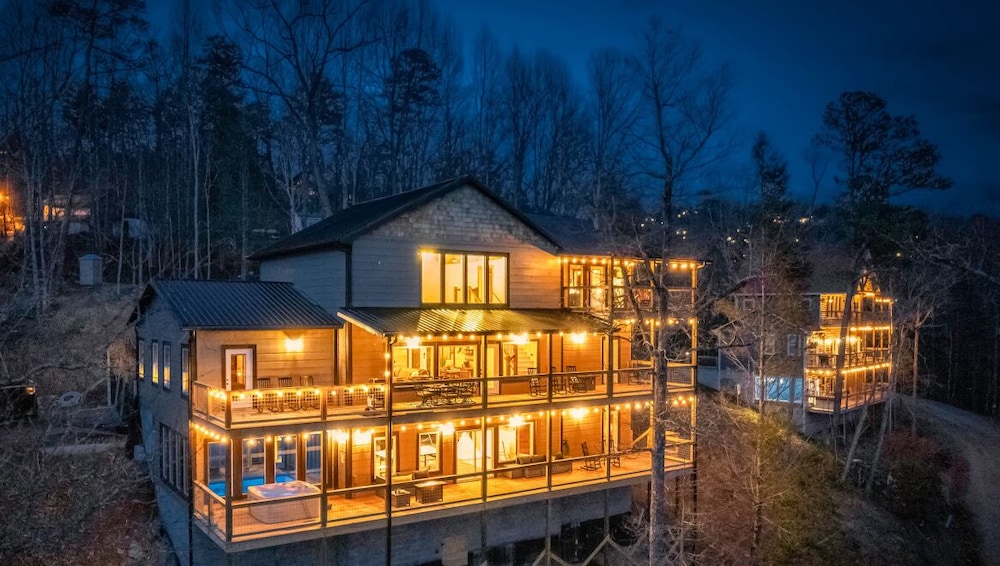 Summit Luxe Resort