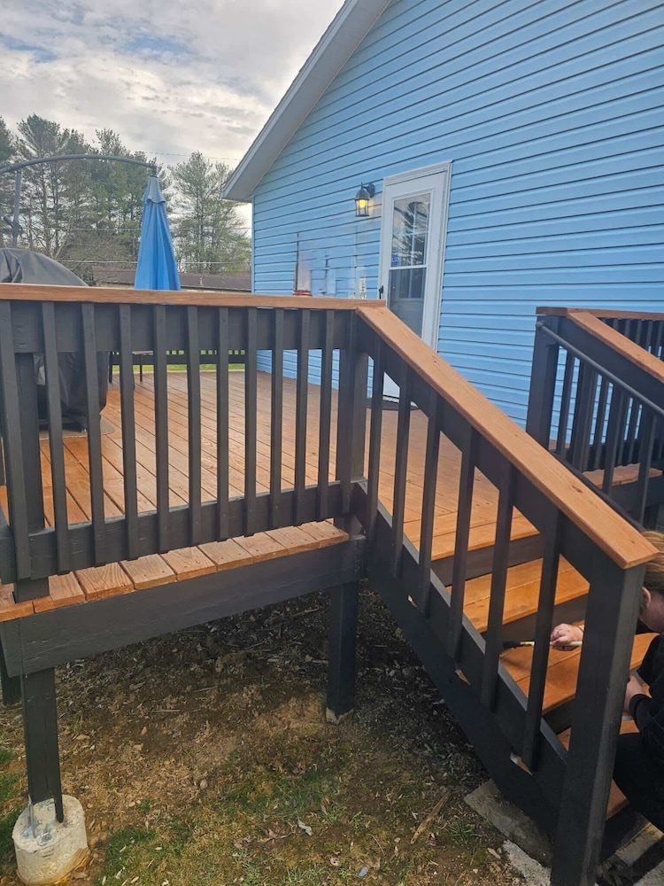 Blue Cottage With Game Room Deck & Hot Tub