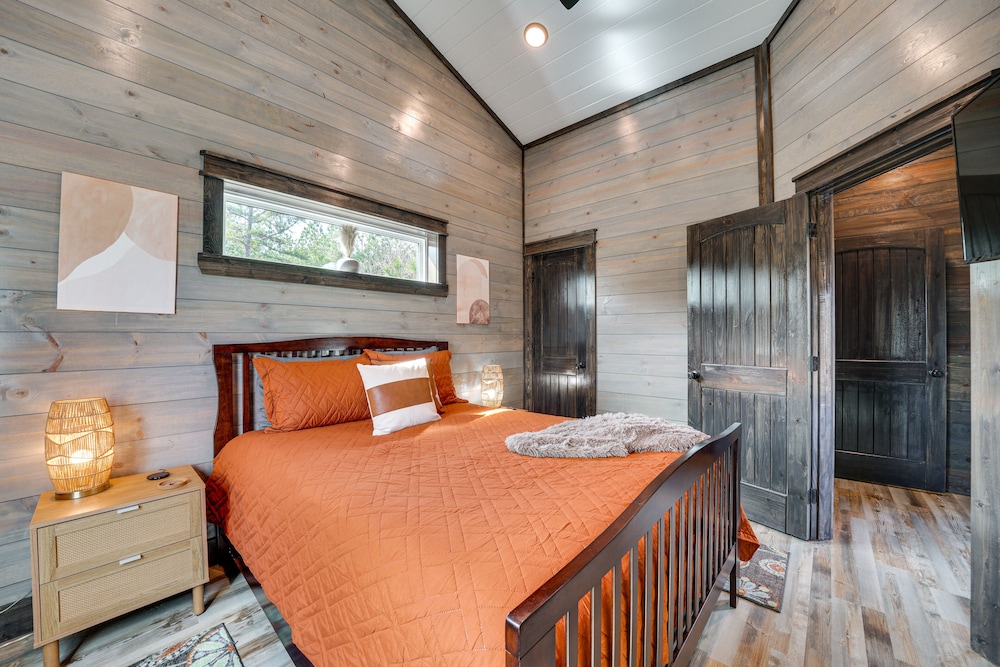 Broken Bow Cabin Near Beavers Bend State Park! view 3