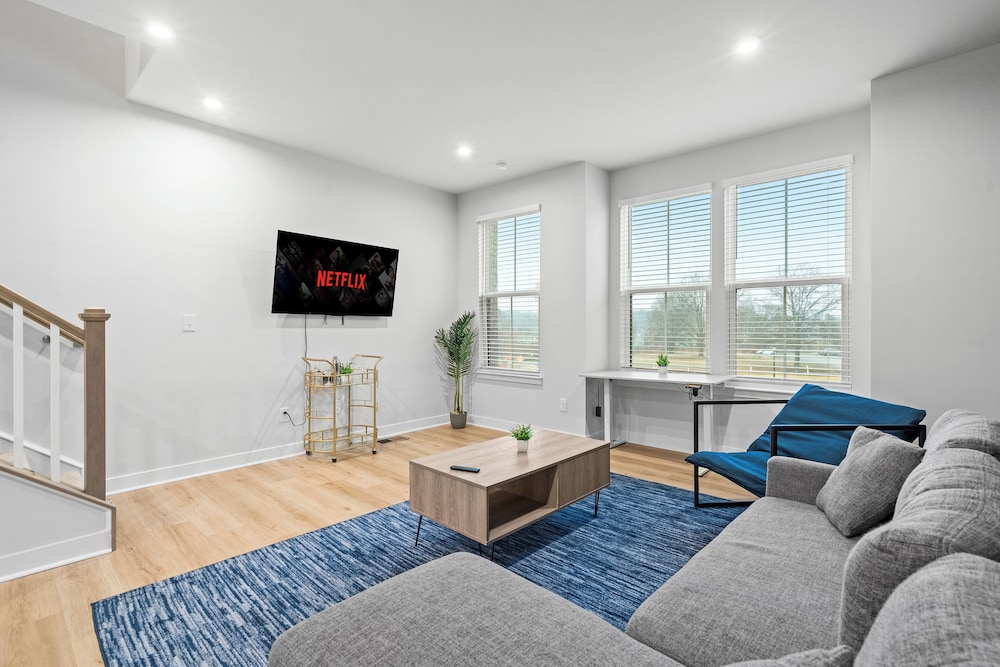 Luxe King 3BR Townhouse Uptown Charlotte
