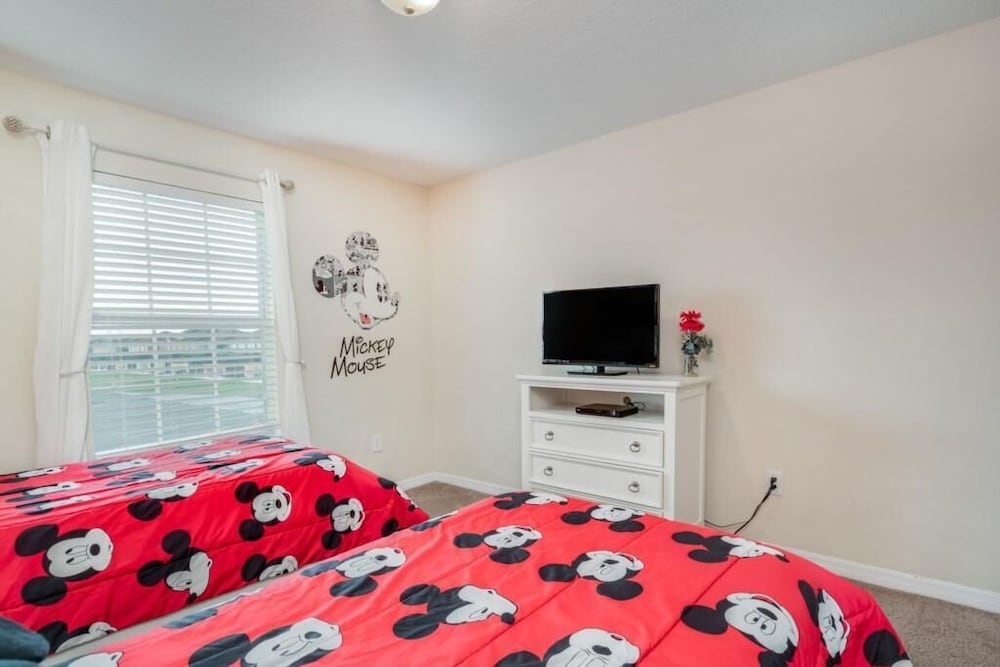 8944cuban 4 Bedroom Townhouse by RedAwning view 4