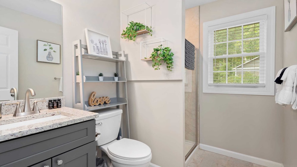10 Townhomes, Sleeps 89 6 Mins to DT Asheville Sycamore Cove by Avantstay