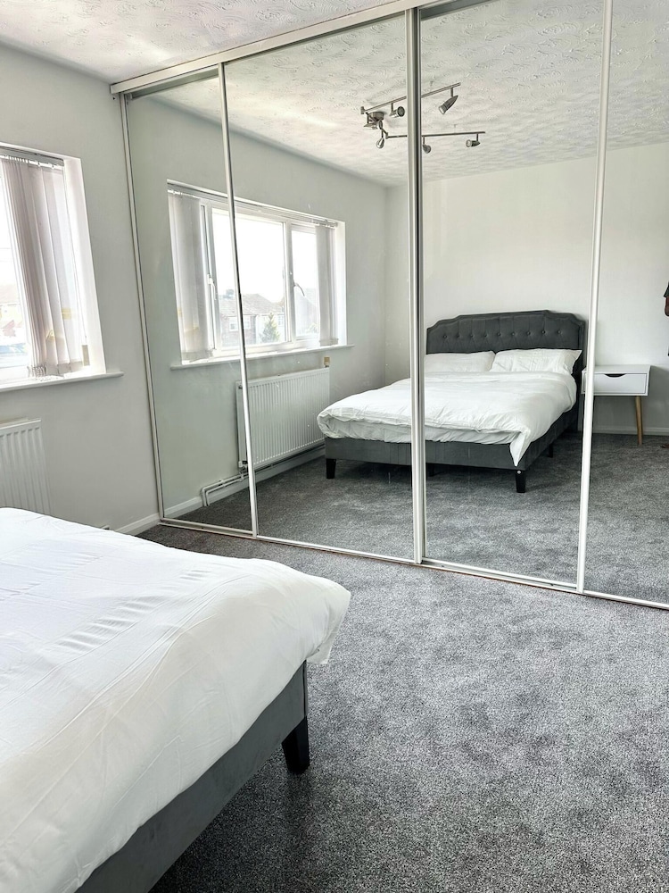 Hartlepool - House - Sleeps 5 - Parking
