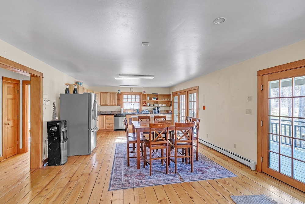 Charming Country 4br Retreat With Riverfront Views 4 Bedroom Cabin