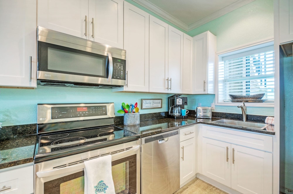 3 Condos in Beachfront Complex w Pool Sleeps 22 Island Retreat 3-unit Buyout