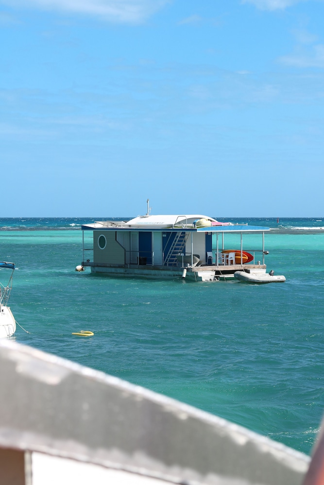 Aqua Lodge