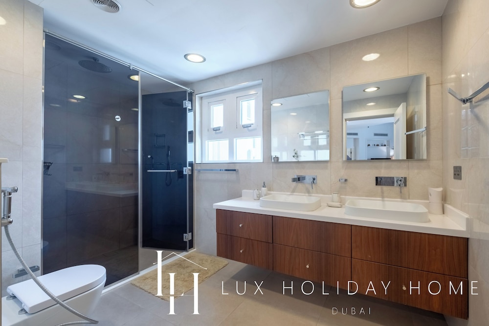 LUX The Shoreline Sea View Suite