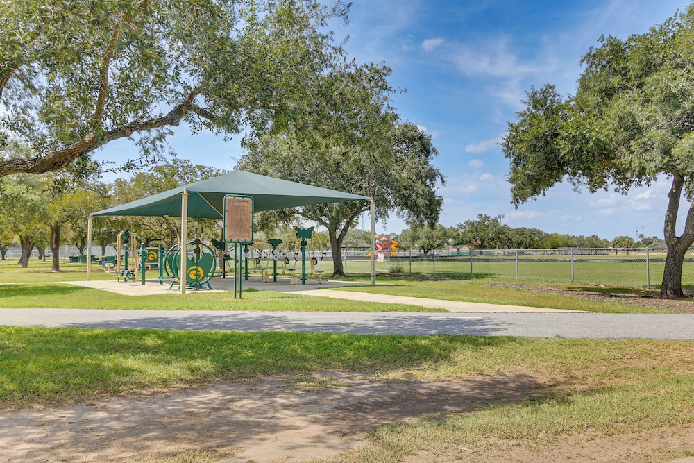 Fenced Yard: Home < 1 Mi to Mayor Pablo Peña Park