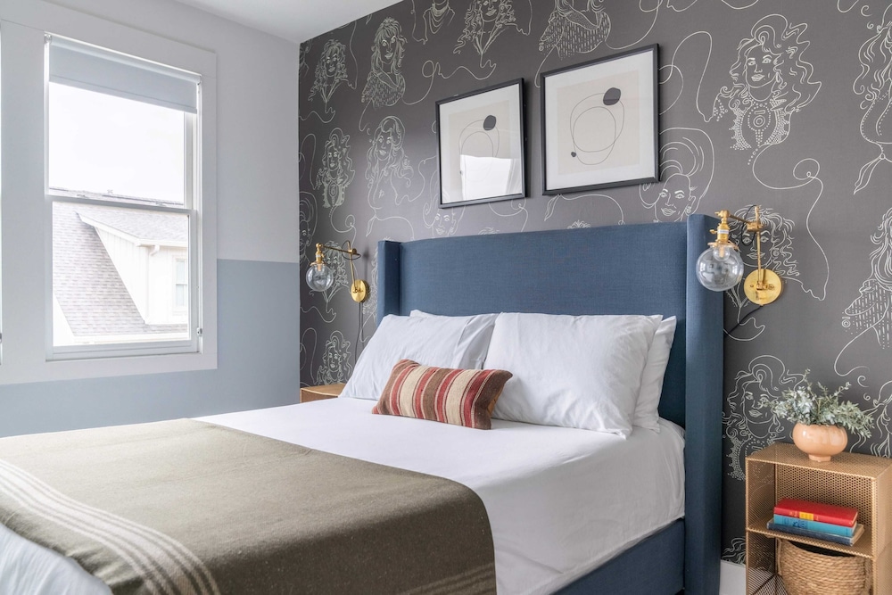 Sleeps 36 3 Homes, Minutes to Downtown+broadway 12bdr Group Getaway in Nash!