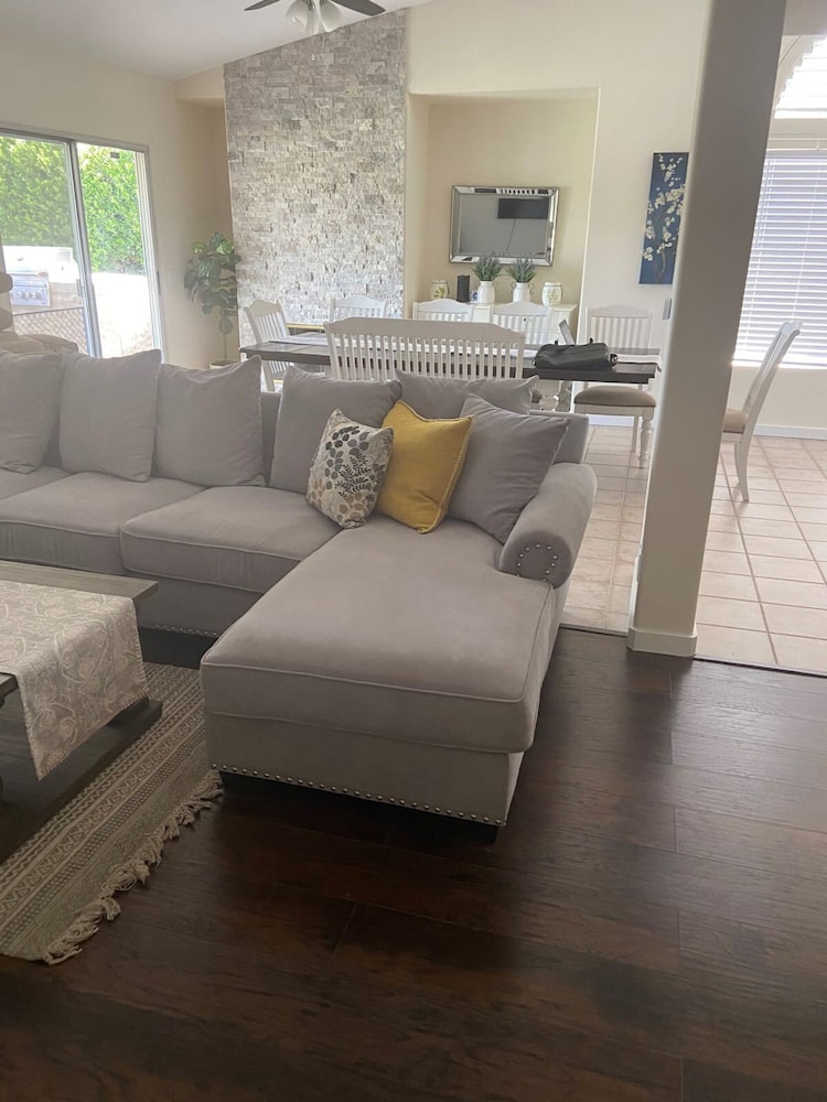 Stunning 5 Star Home Retreat Private Pool Spa BBQ 4 BR