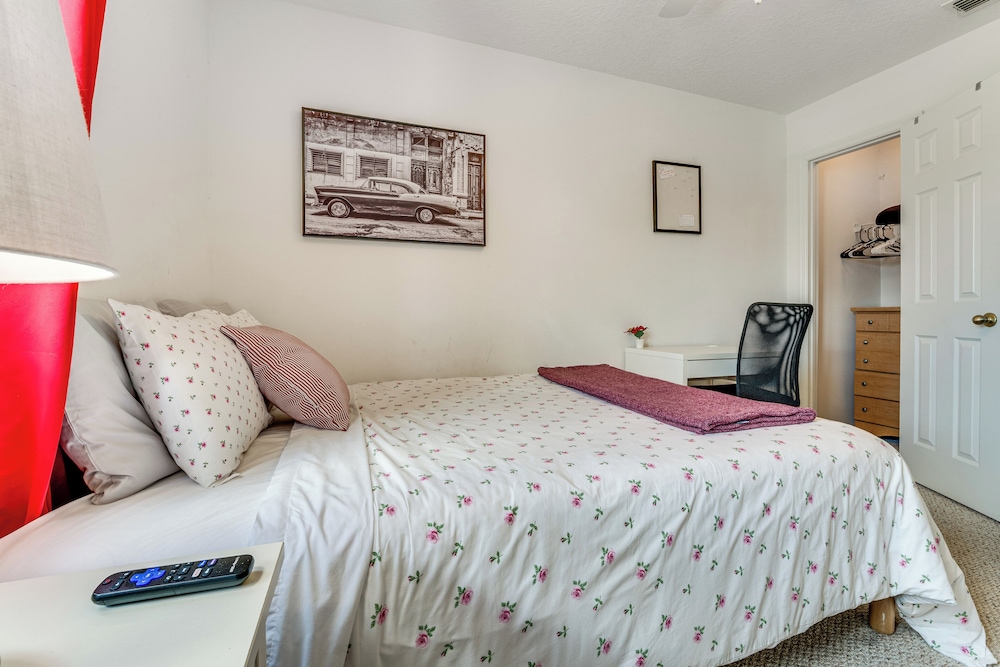 10 Mi to Disney World: Townhome w/ Community Pool!