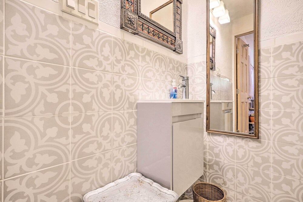 Quirky Santa Cruz Studio w/ Shared Courtyard! view 5