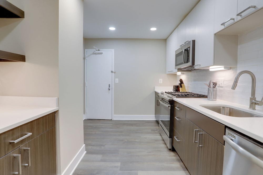 Walkable DC View Apartments
