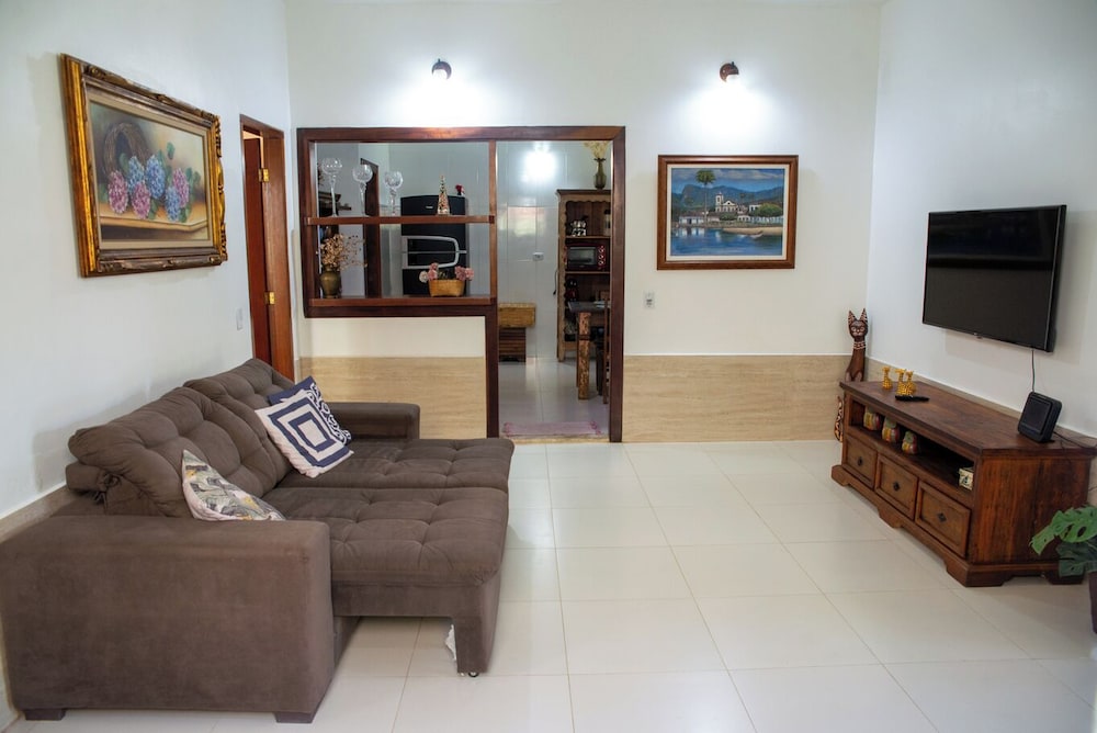 Casa com Piscina e Churrasqueira no Pantanal