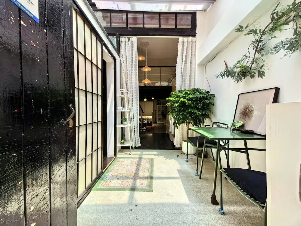 Shanghai Hills & Aromahome Sunshine BnB