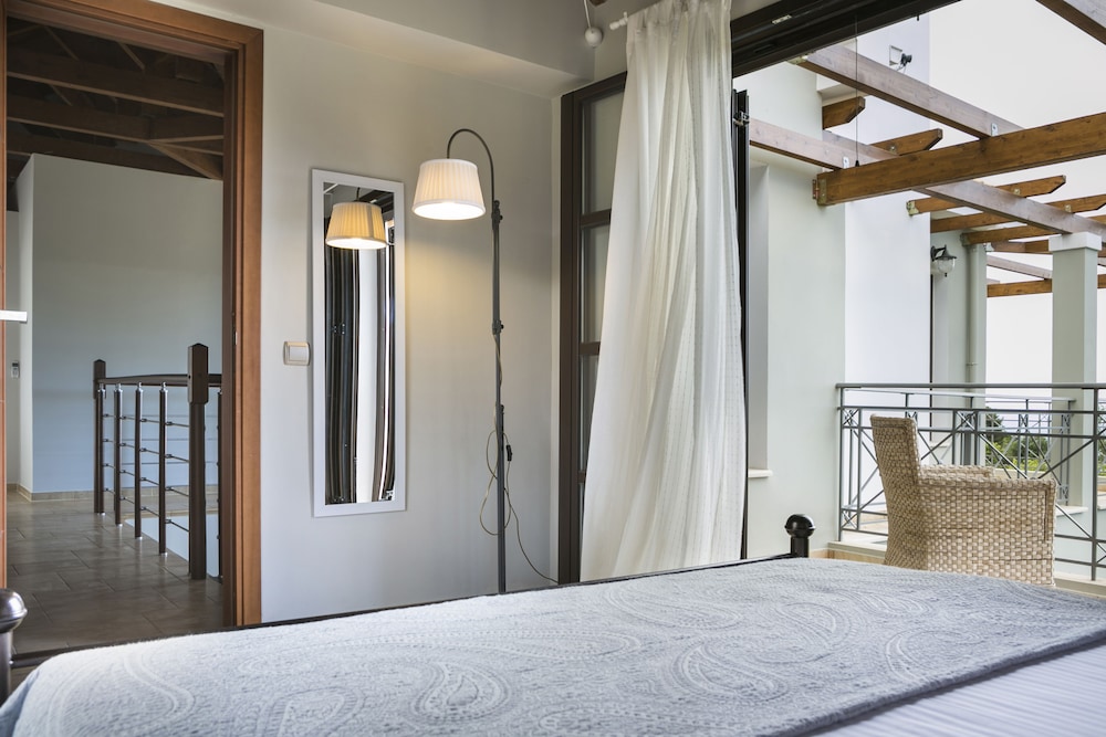 Filon Ktima Beachfront Upscale Villa view 3