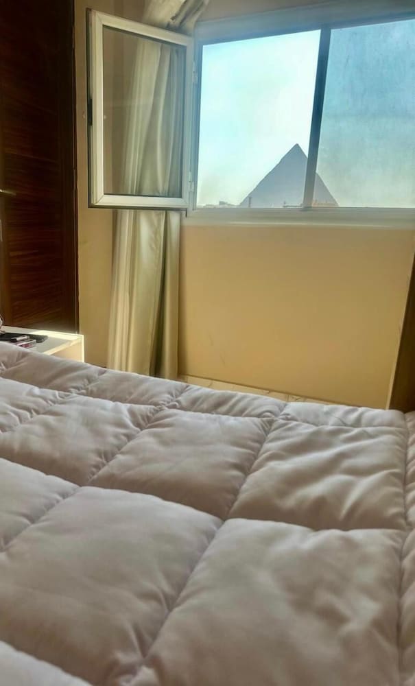 Pyramids Express View Inn