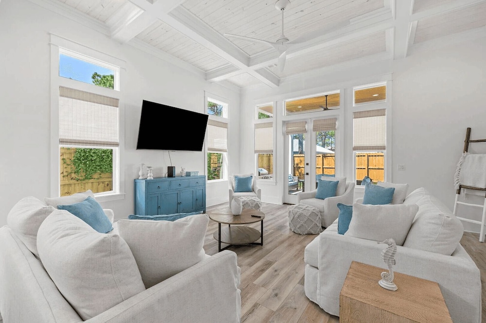 Sleeps 34! 2 Homes, Private Pools, Firepit, Golf Cart, Walk to Beach Seagrove San Juan by Avantstay