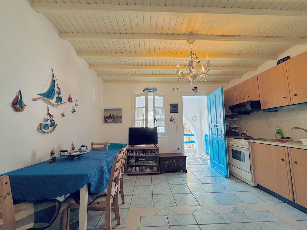 Stylish 2 Bd Escape Apt at Ornos Beach