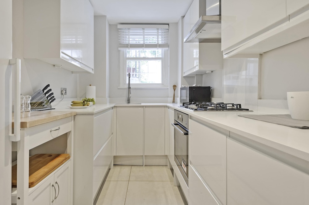 Huge Kensington Garden Flat