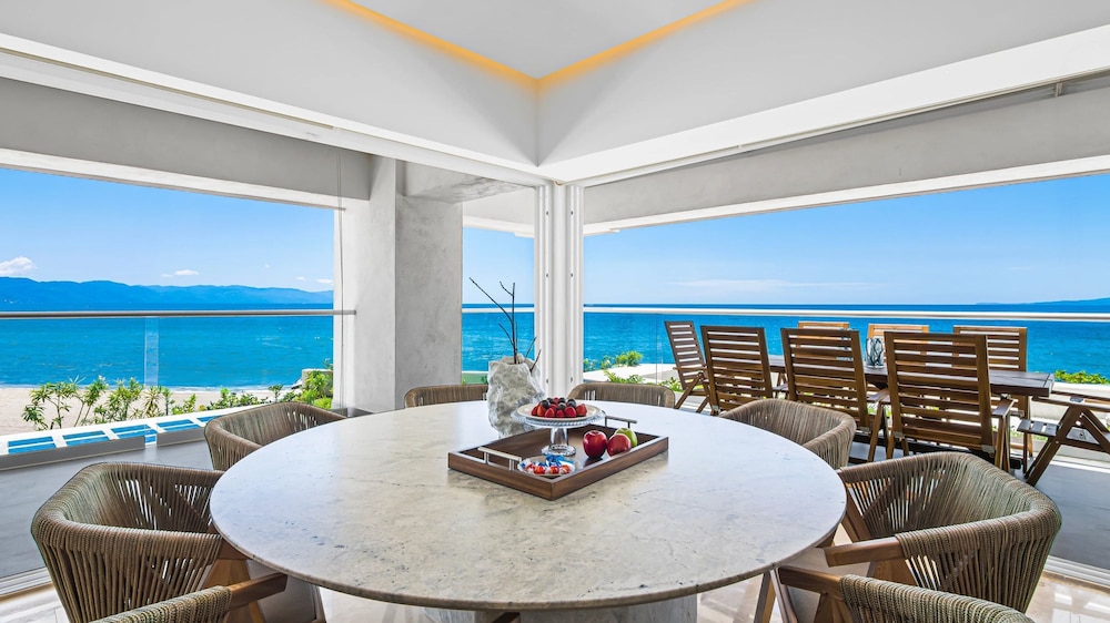 Beachfront Private Pool Theatre Room Views