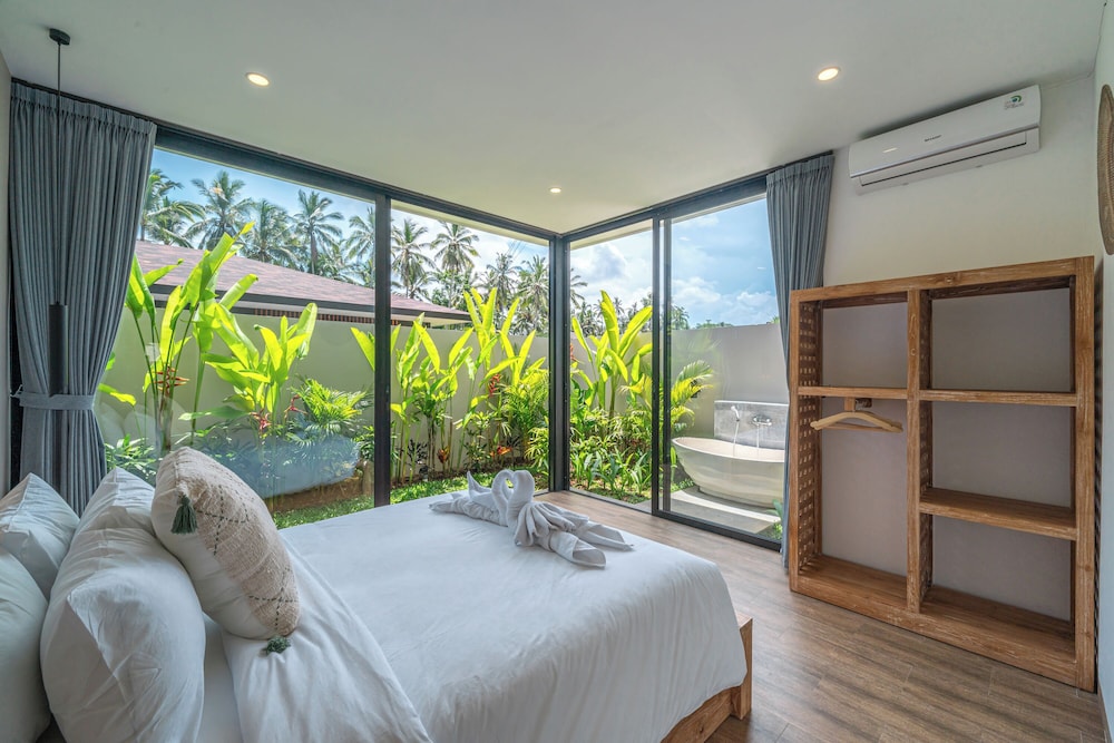 Xanadu - 5BR Ubud Designer Villa, Pool with Rice Fields Views