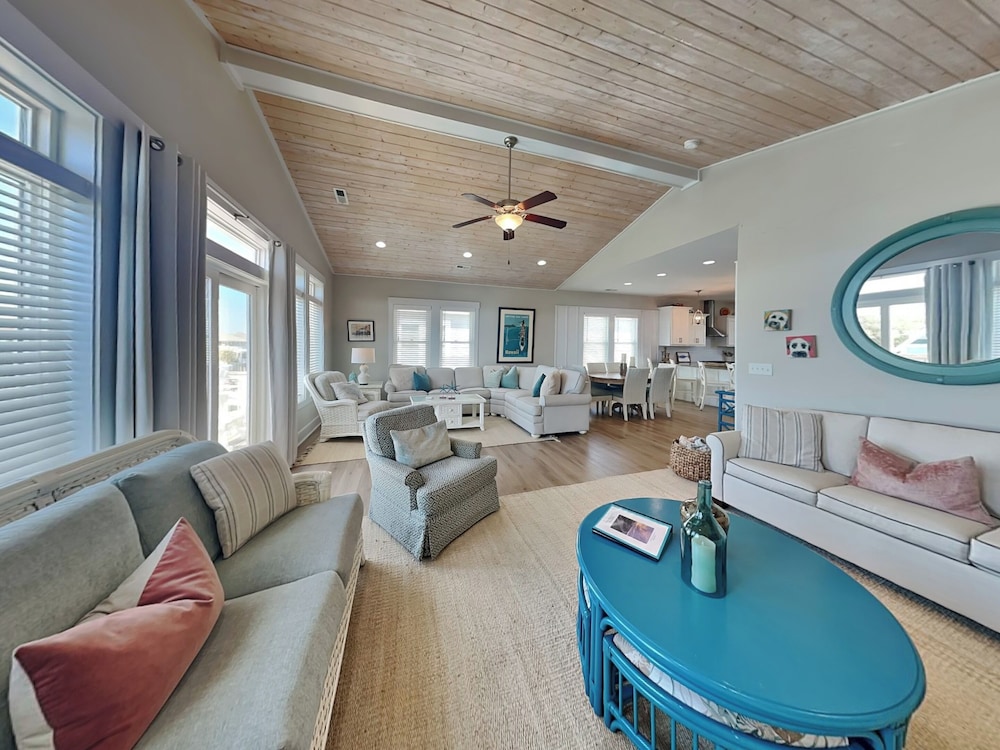 Queens Grant by Topsail Realty