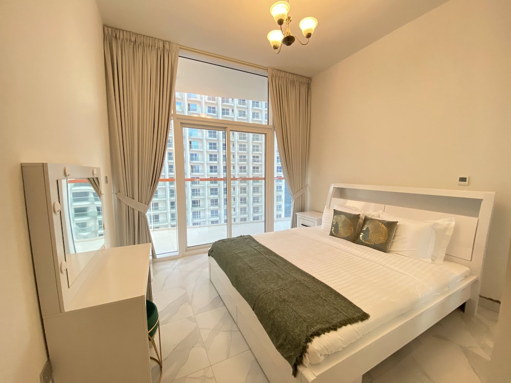 Lux BnB 2BD Canal Views Business Bay