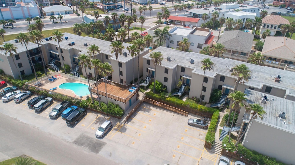 Island Condo - 1st Floor - Pool - Patio