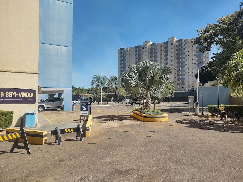 Condominio Golden Dolphin Resort via Roberto Imoveis