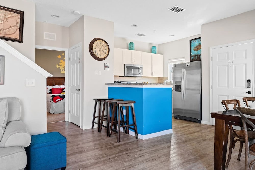 Modern Decor at West Lucaya 4 BR Wl8989
