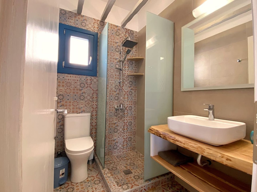 Michail Suites Afiartis Araki