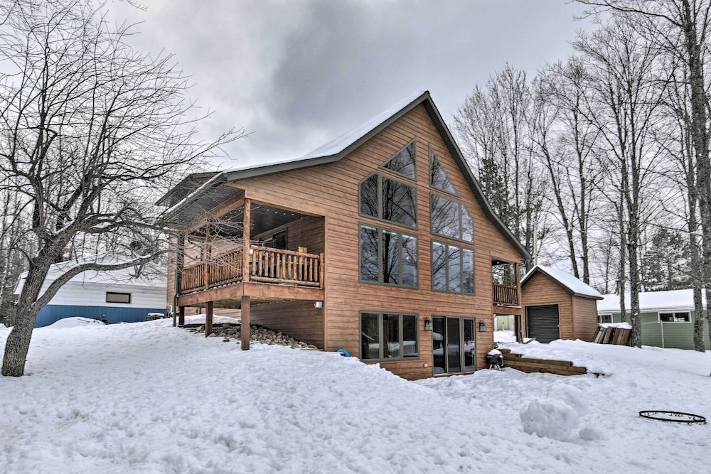 Lakefront Cottage in Iron River: 3 Mi to Skiing! view 4