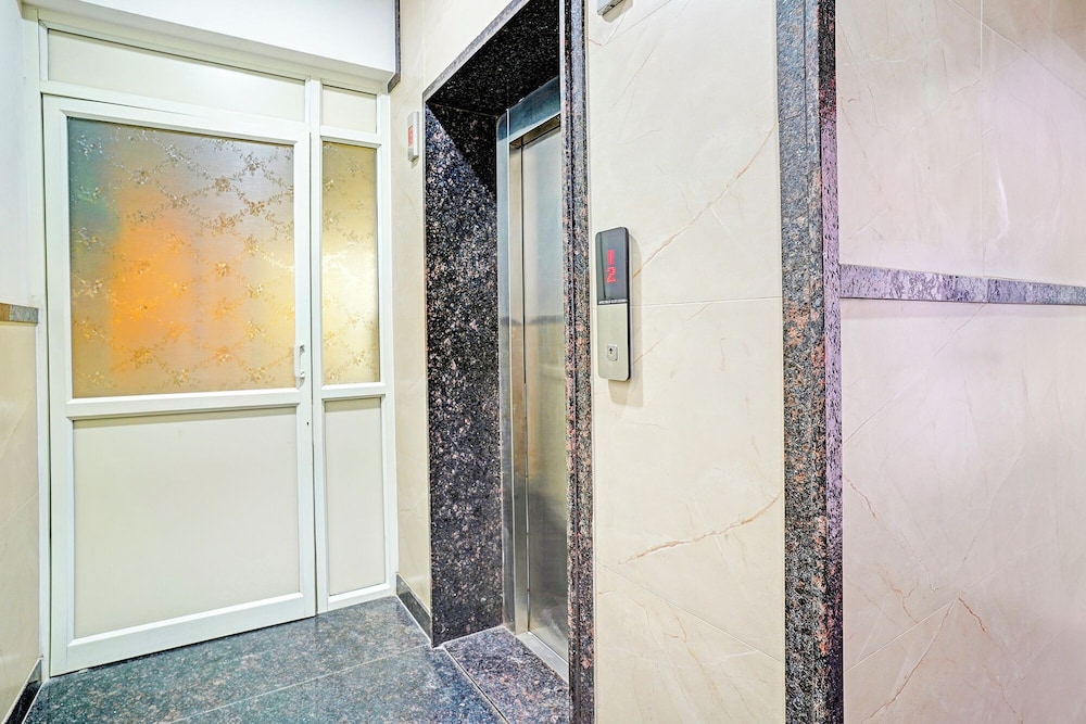 Fabhotel Metro Grand