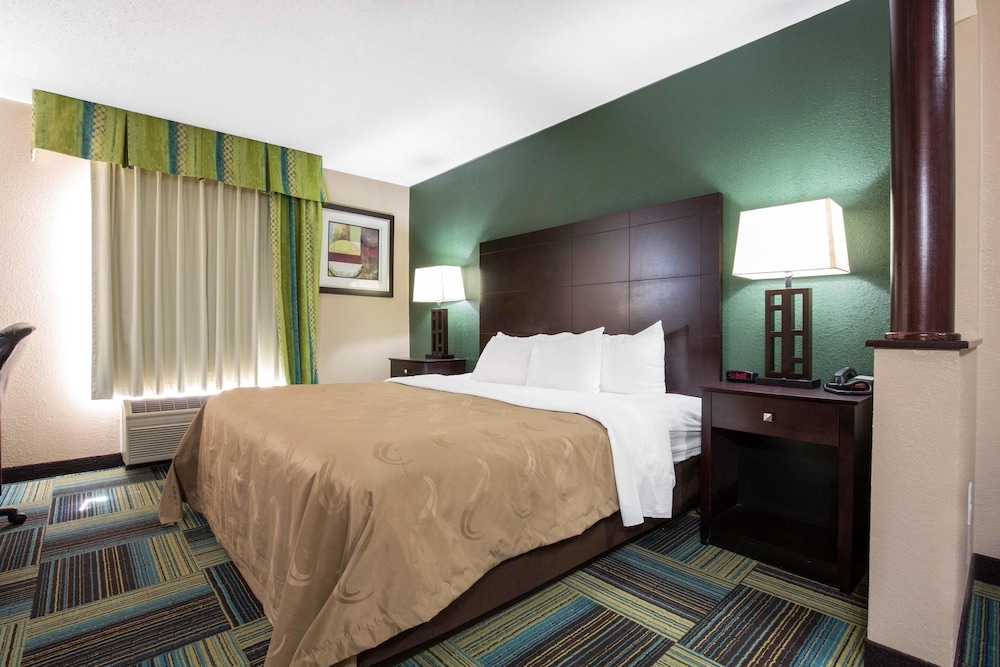 St Louis Vacations - Quality Inn  Suites Arnold - St Louis - Property Image 1