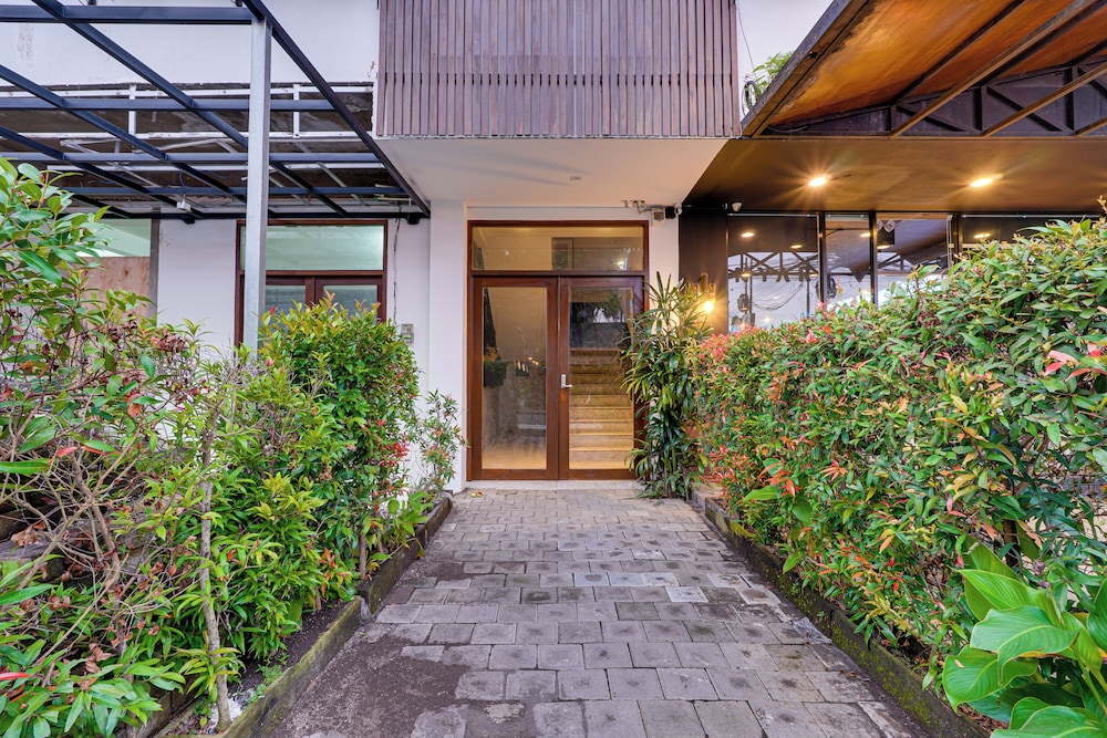 Stylish Canggu Apartment near Berawa Beach