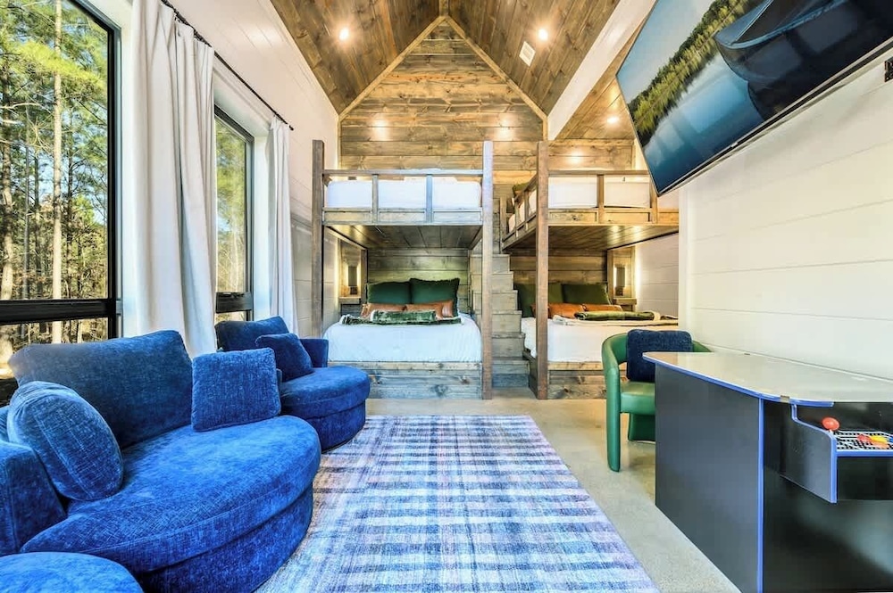CABIN - Near BLACK MOUNTAIn