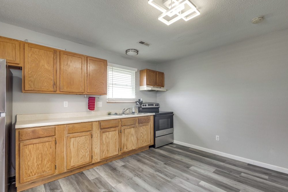 12 Mi to St Louis: Pet-friendly Metro East Home
