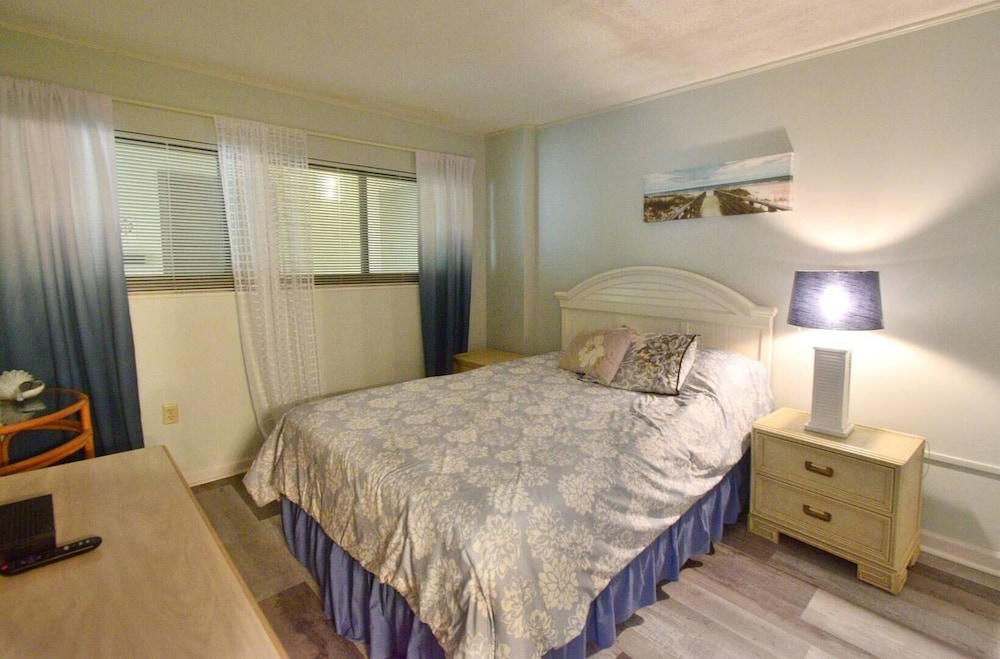 Conway Vacations - Shoreham Towers I 6c 3 Bedroom Condo by RedAwning - Property Image 5