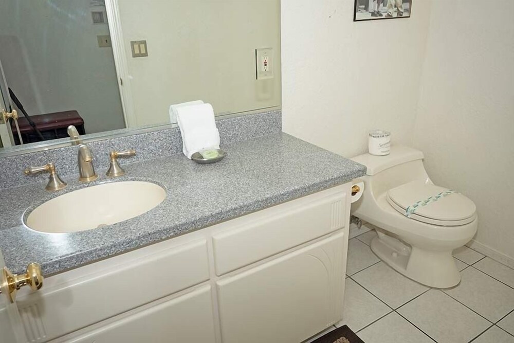 4192 Saddle Road 5 Bedroom Home by RedAwning
