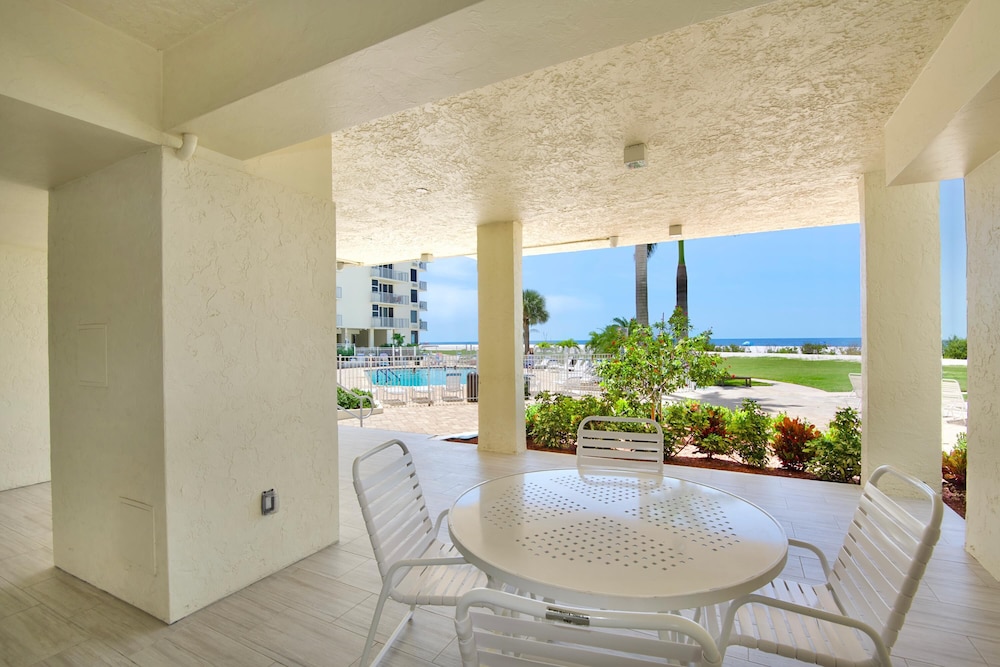 Estero Beach & Tennis Club-penthouse 3A