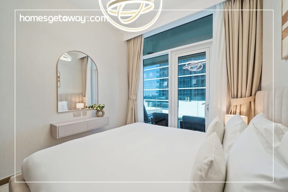 Modern 2BR – Canal-Side Elegance