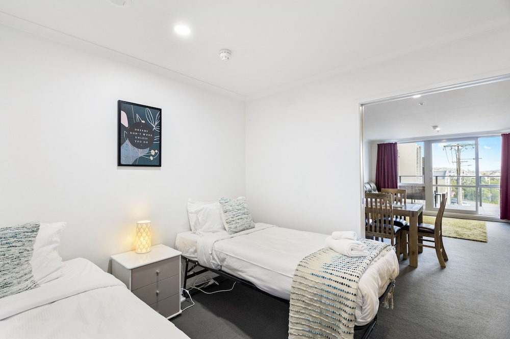 Superb 2BR Aprt in Central City - Wifi view 4