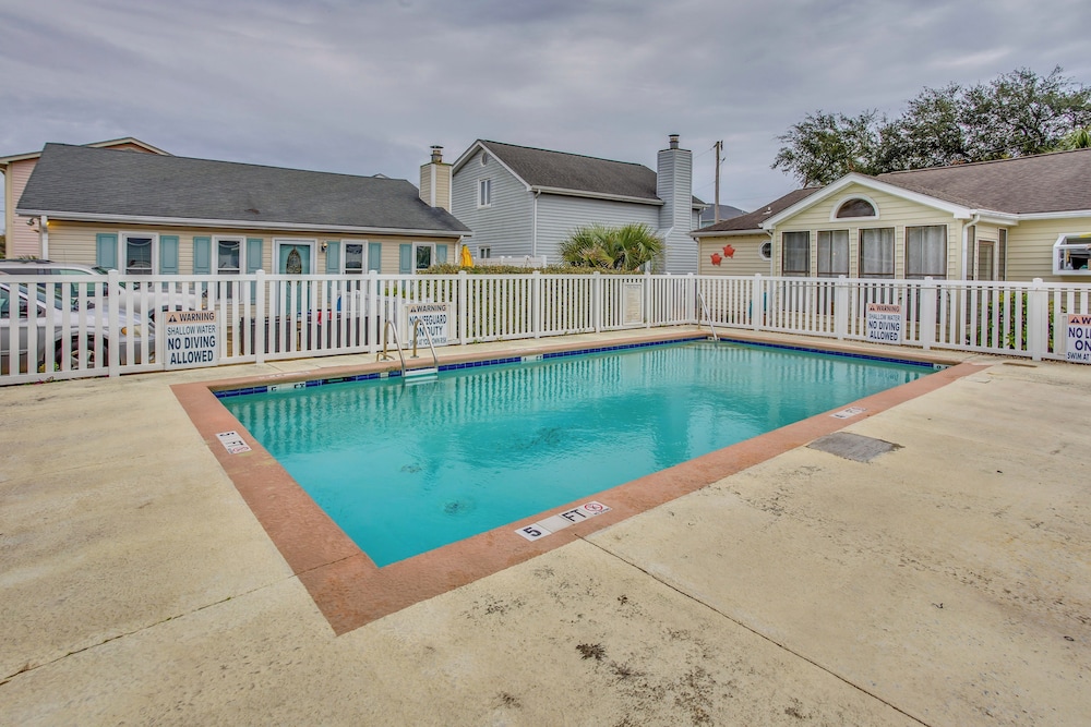 < 1 Mi to Ocean: North Myrtle Beach Home w/ Grill!