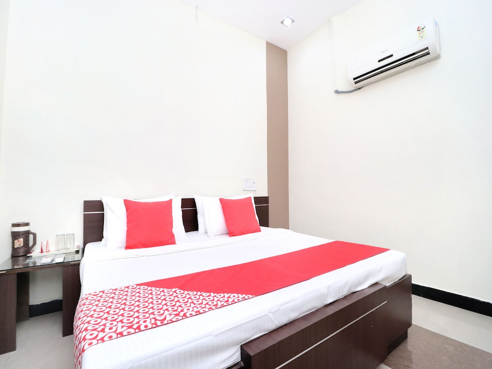 OYO 14860 Hotel Silver Star