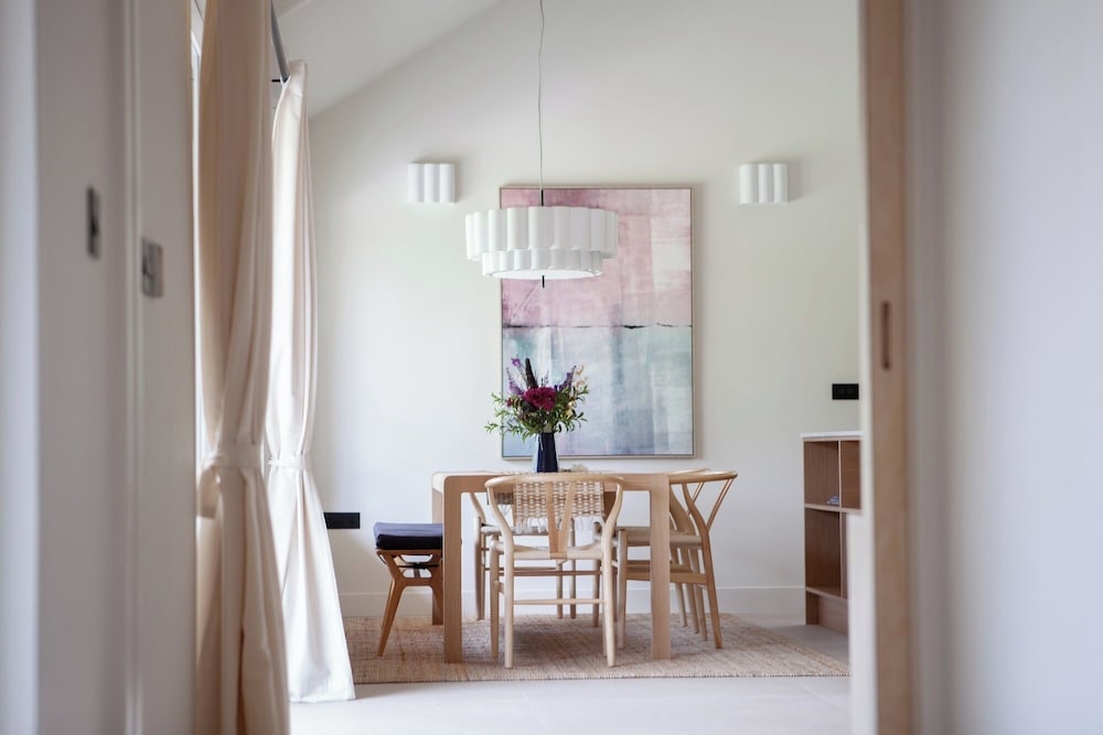 2-bed Eco Friendly Home - Sleeps 4 - Parking