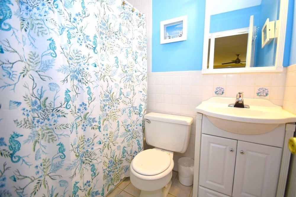 Seal Beach 13n 3 Bedroom Townhouse by RedAwning view 5