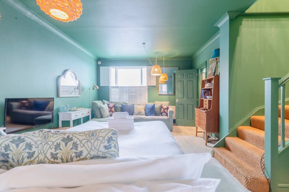 3 Bed House, Sleeps 8 - Near St Pancras