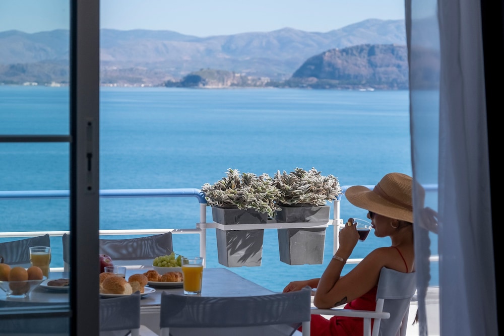 Meli Apartments & Villas