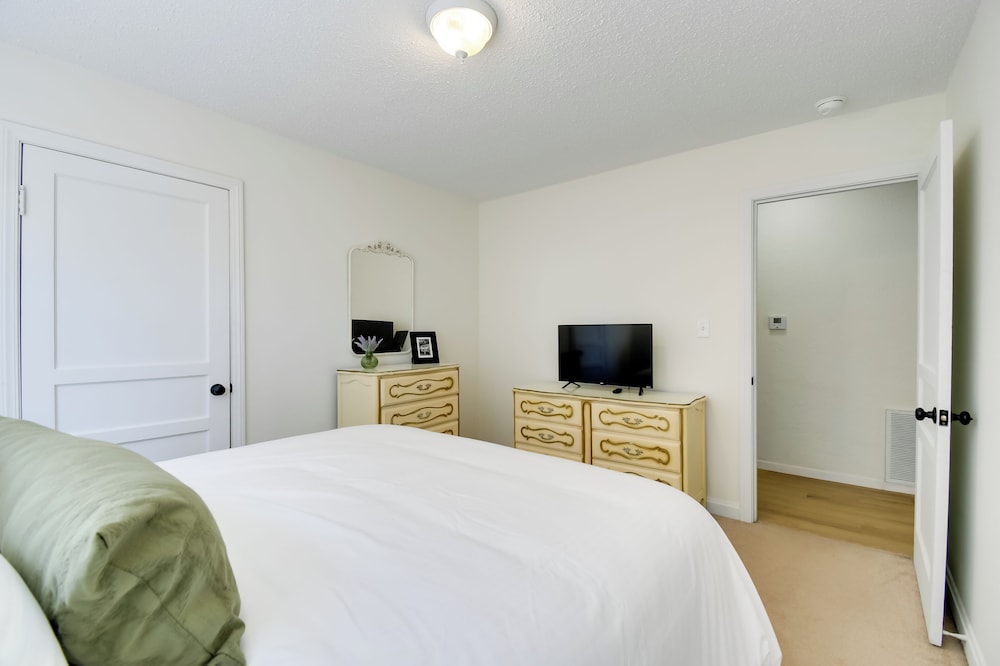 Walk to Ritter Park: Renovated Home Near Marshall!